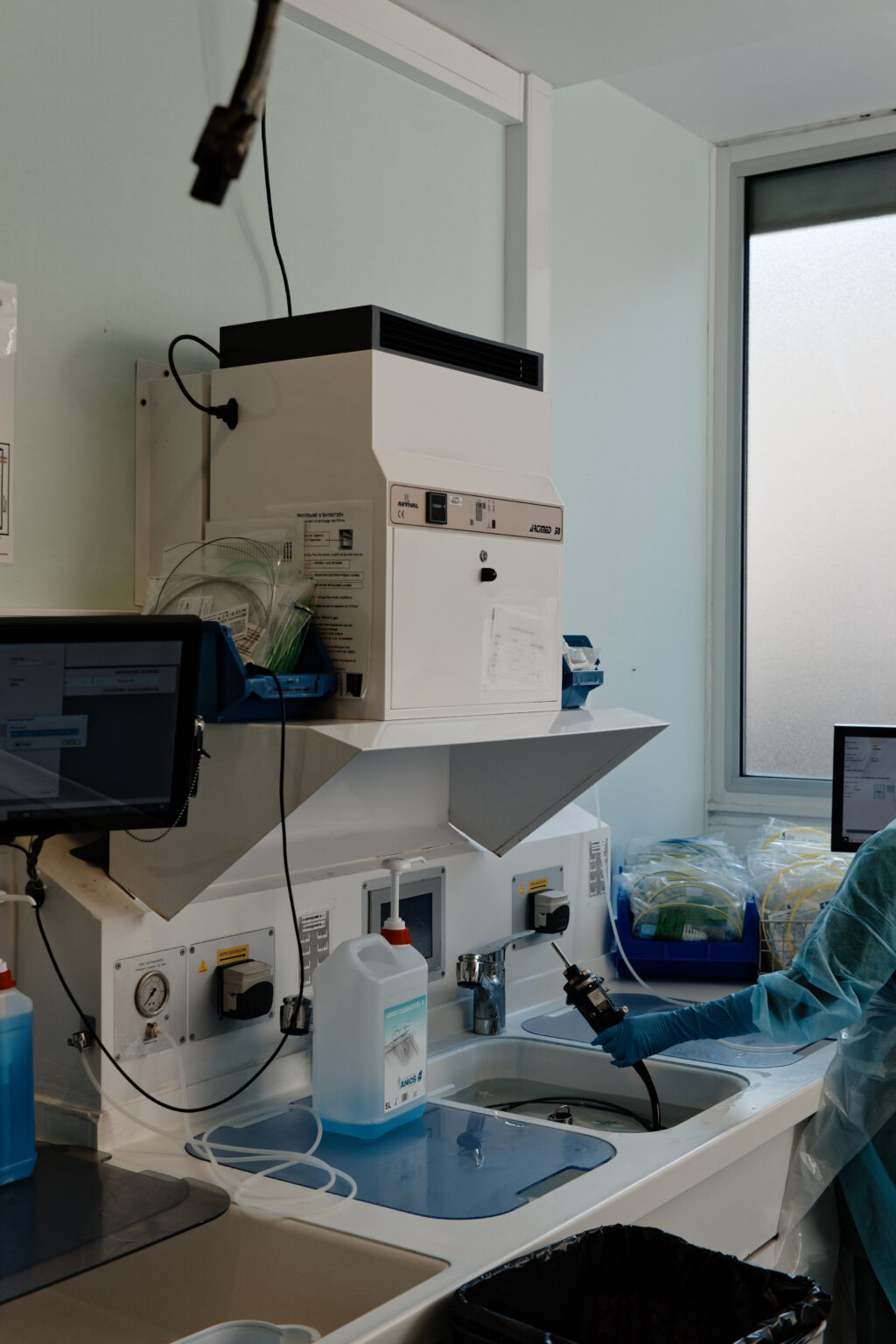 hotte désinfection endoscopes